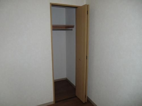 ����15