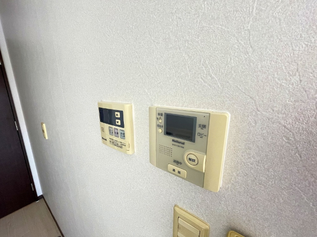 ����11