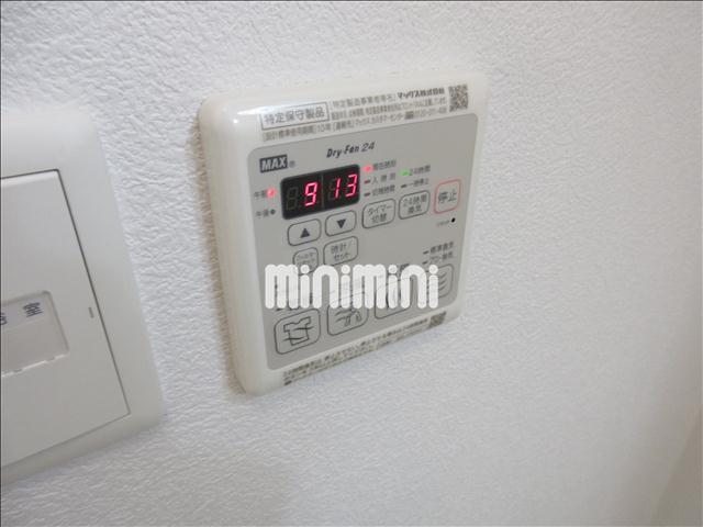 ����12