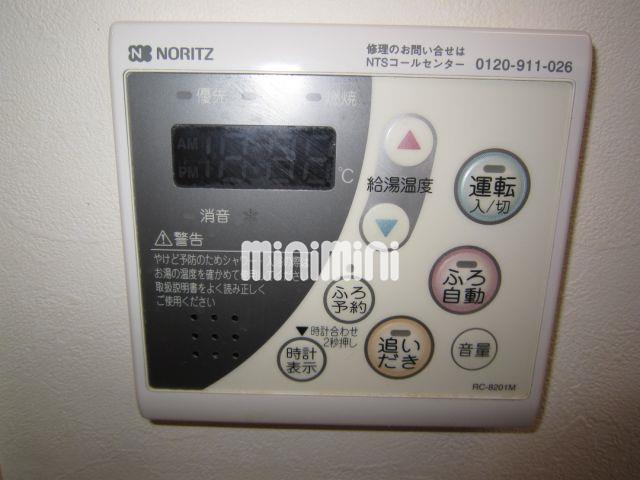 ����12