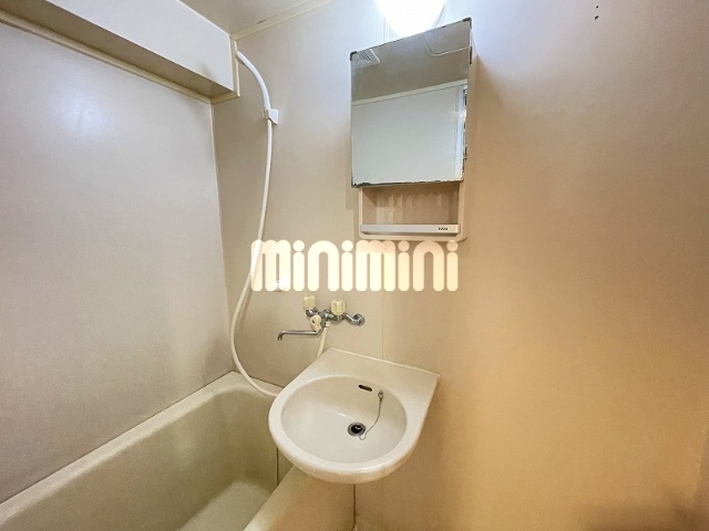 ����5
