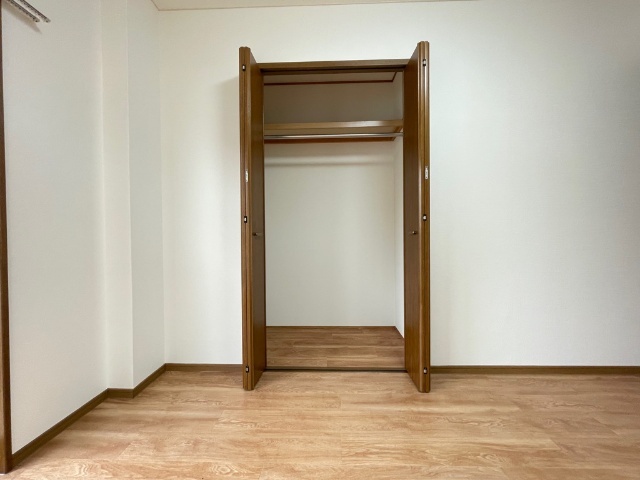 ����3