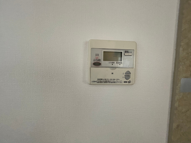 ����9