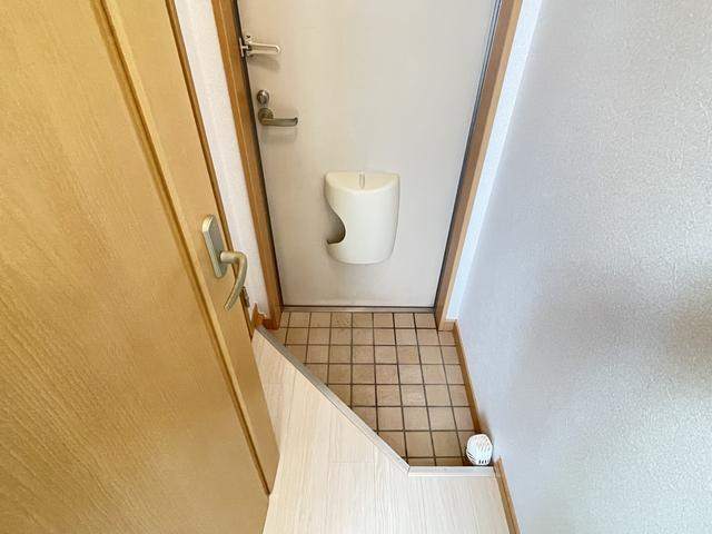 ����8