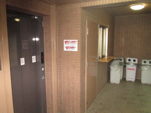 ����12