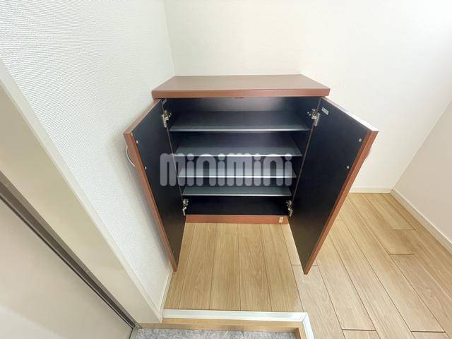 ����13