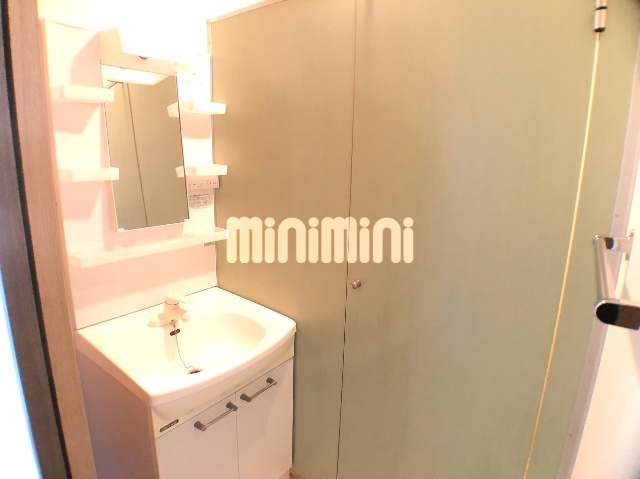 ����4