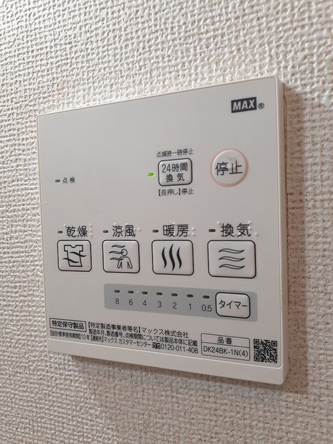 ����12