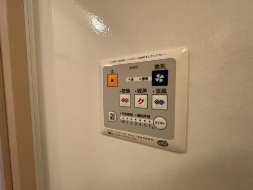 ����16