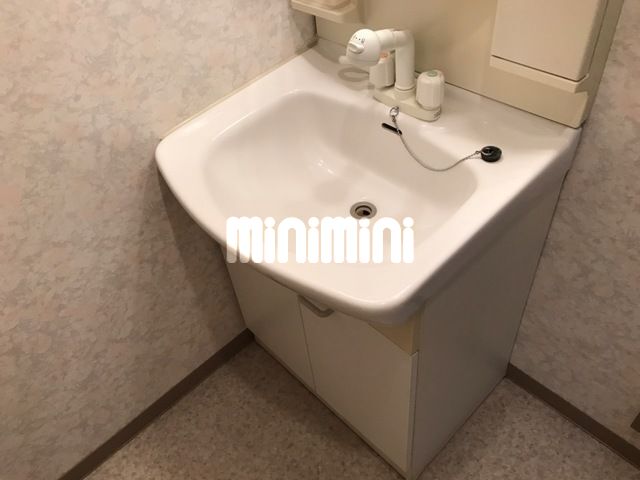 ����4