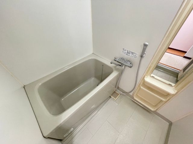 ����4