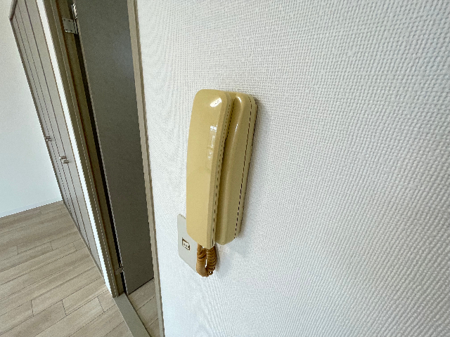 ����12