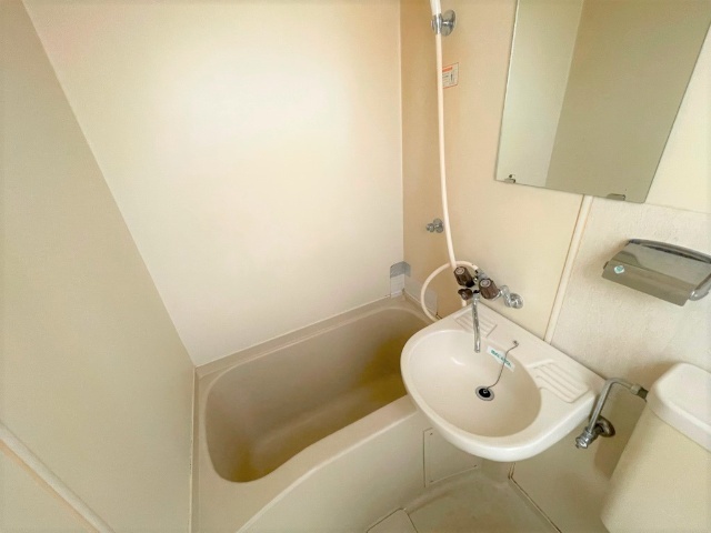 ����15