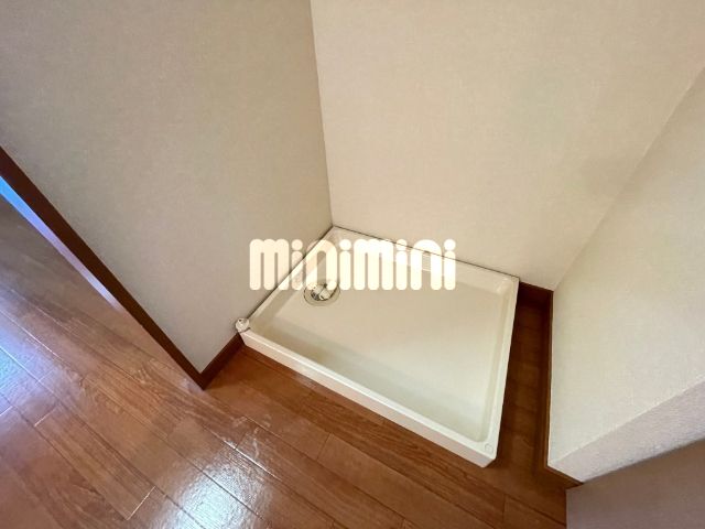 ����17