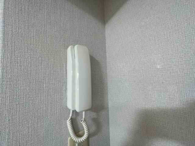 ����15