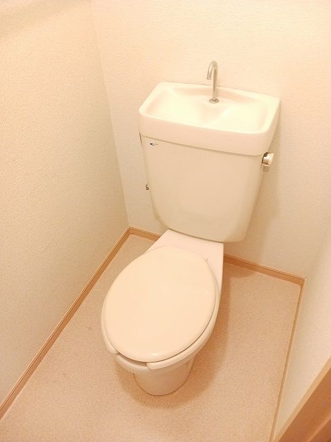 ����9