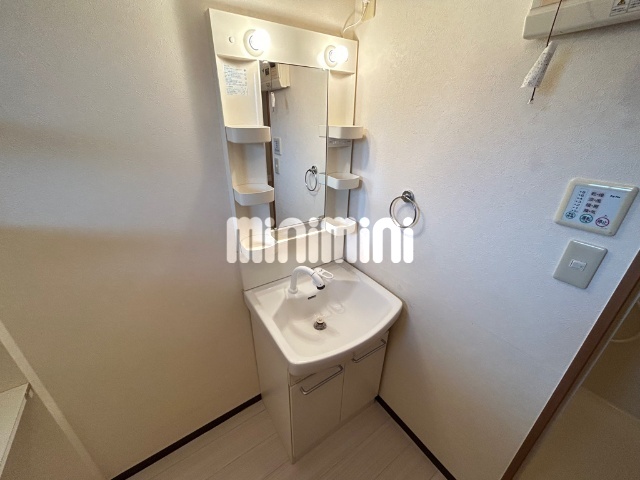 ����4
