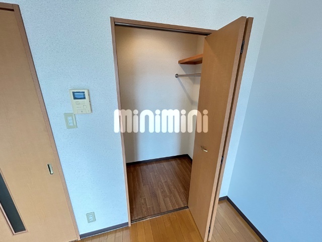 ����8
