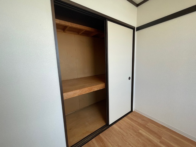 ����4