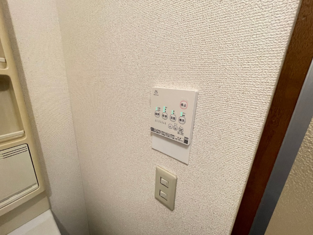 ����16