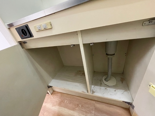 ����18