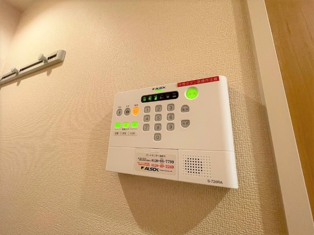 ����20