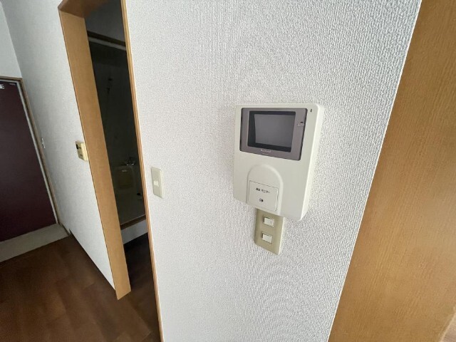 ����12