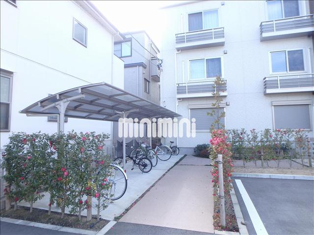 ����12