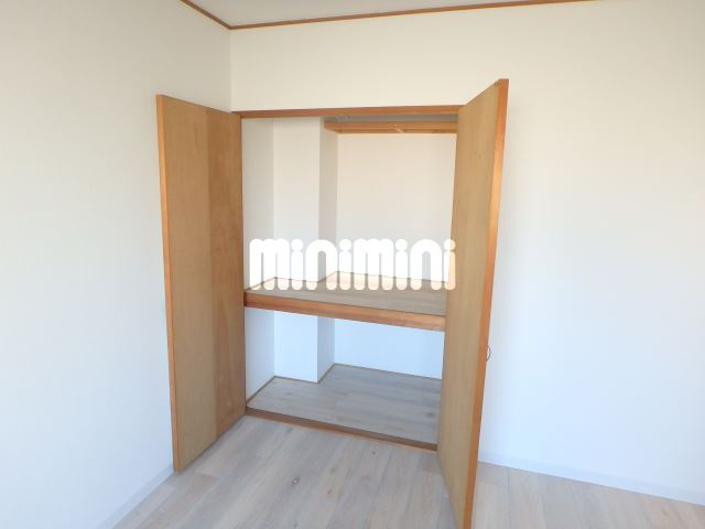 ����4