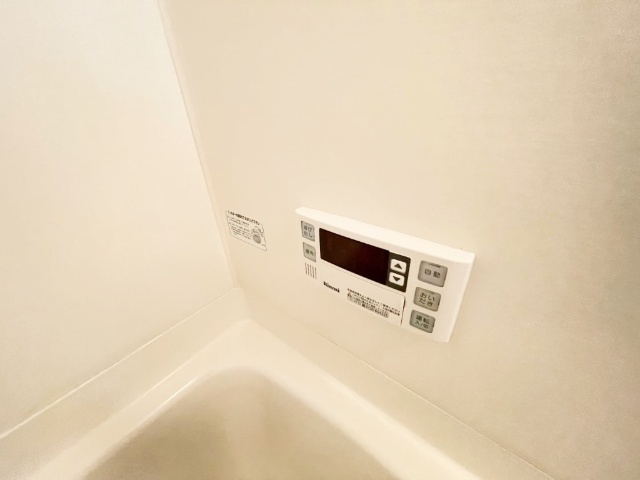 ����15