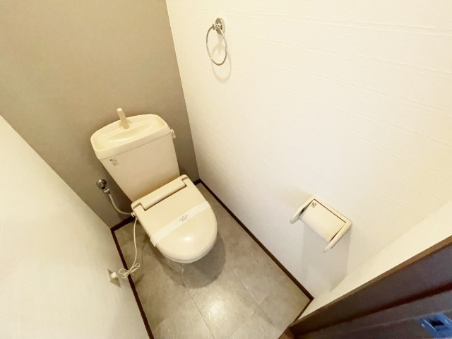 ����4