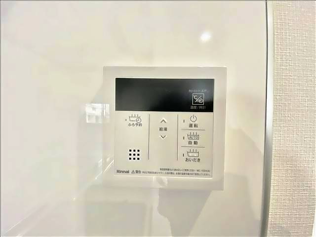 ����12