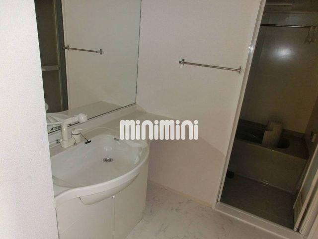 ����4