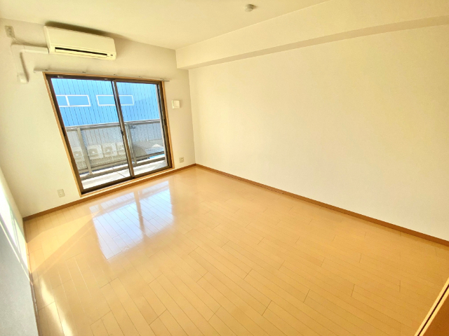 ����18