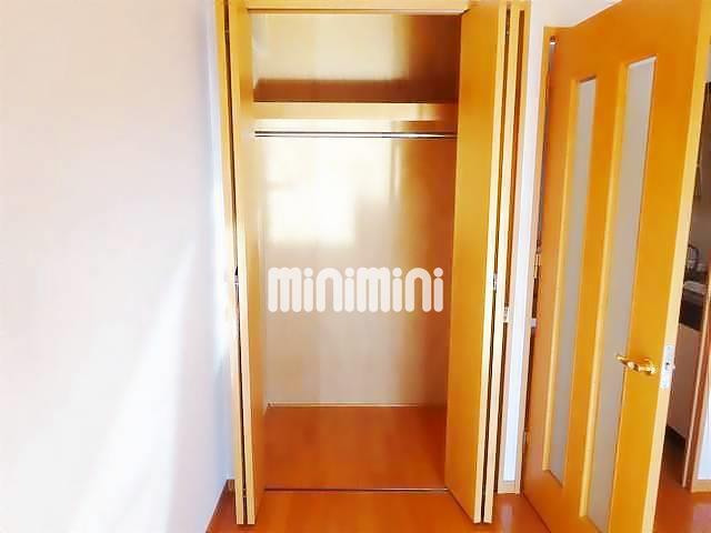 ����4