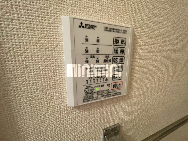 ����15