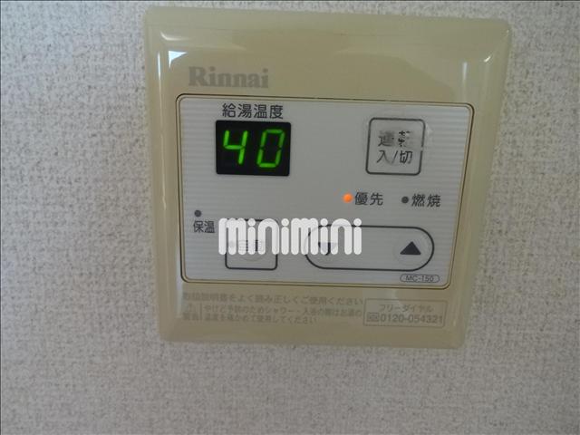 ����9