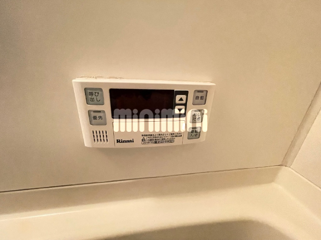 ����9