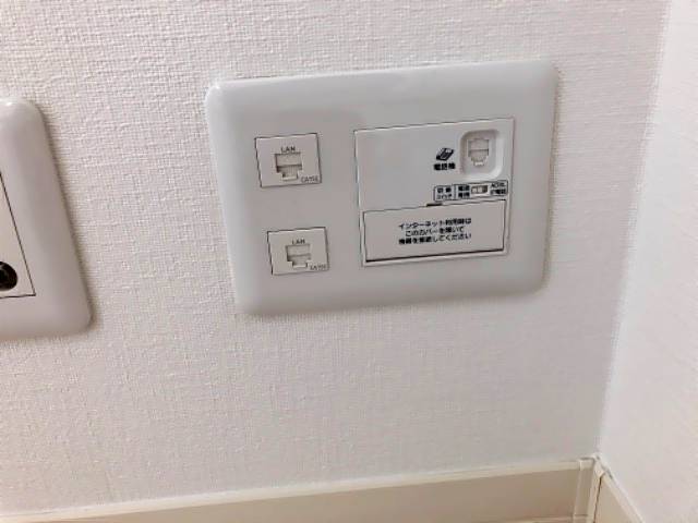 ����15