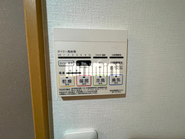 ����12