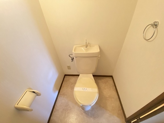 ����8