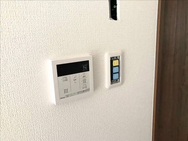 ����17
