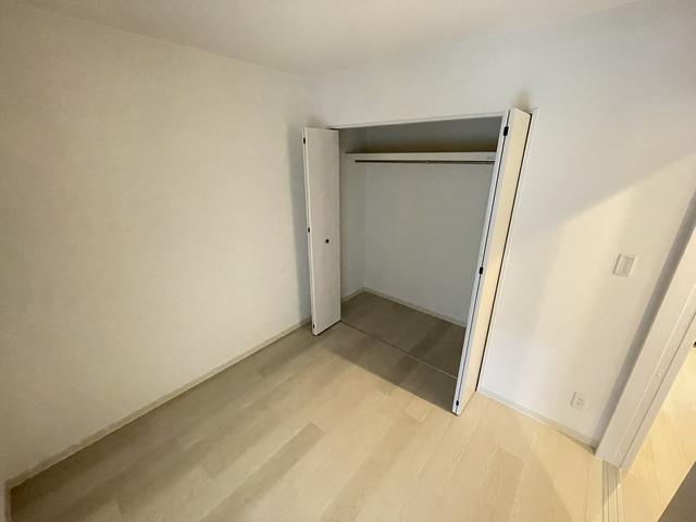 ����16