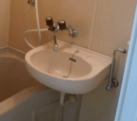 ����4
