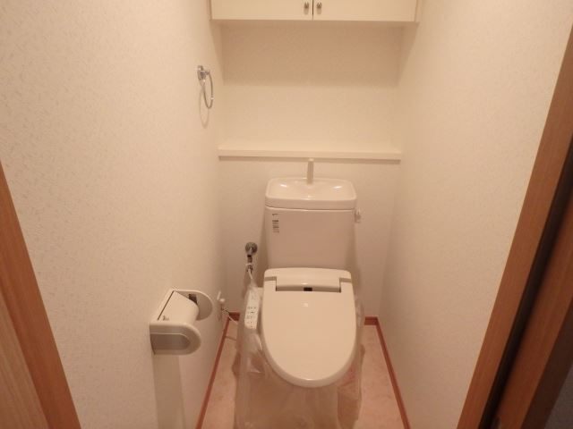 ����4