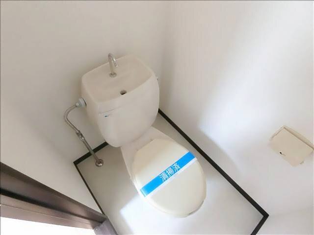 ����4