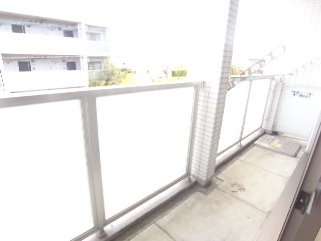 ����9