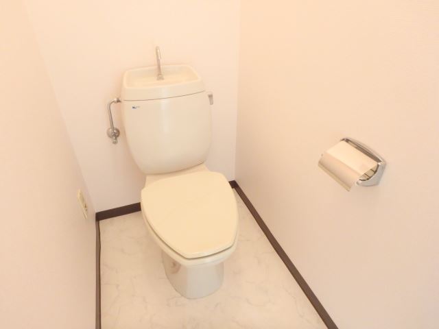����4