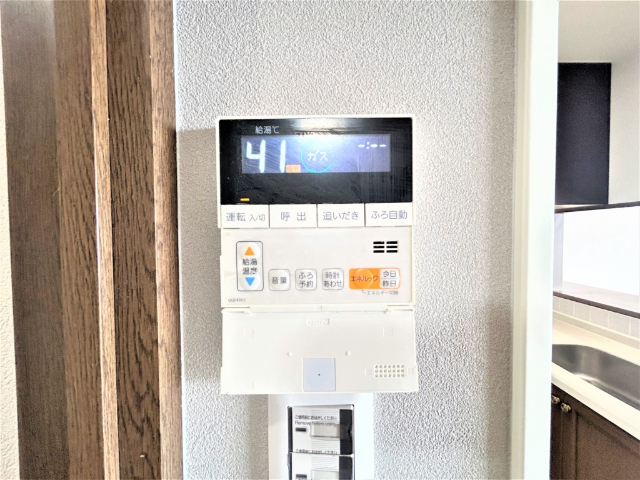 ����12