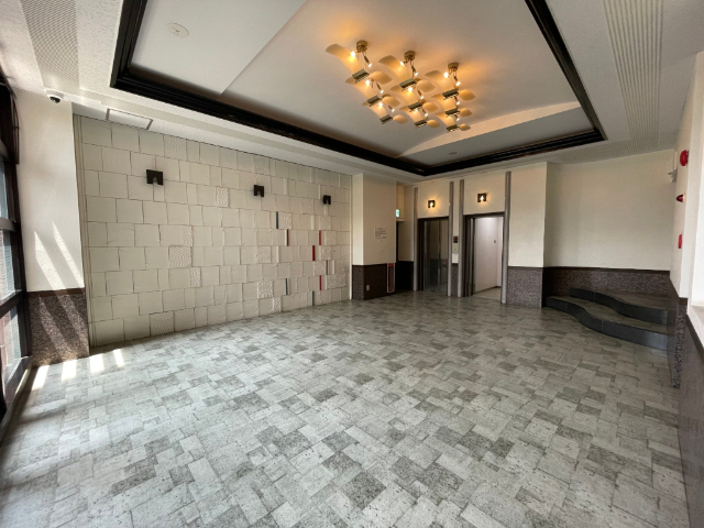 ����25
